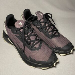 SOLD Salomon Alphacross 4 Hiking Shoe Moonsc/Black/Lunar Size EU39.3 W9 M7.5